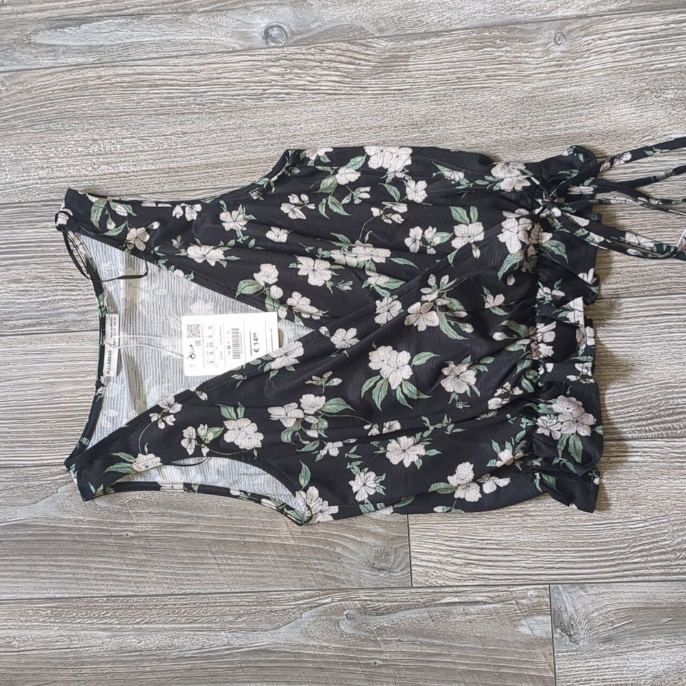 NWT Pull&Bear Black Floral Wrap Top Small
